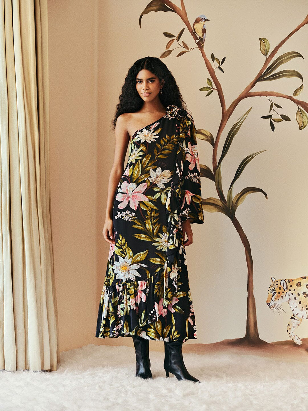 Black Surreal Flowers One-Shoulder Maxi Dress – FARM Rio