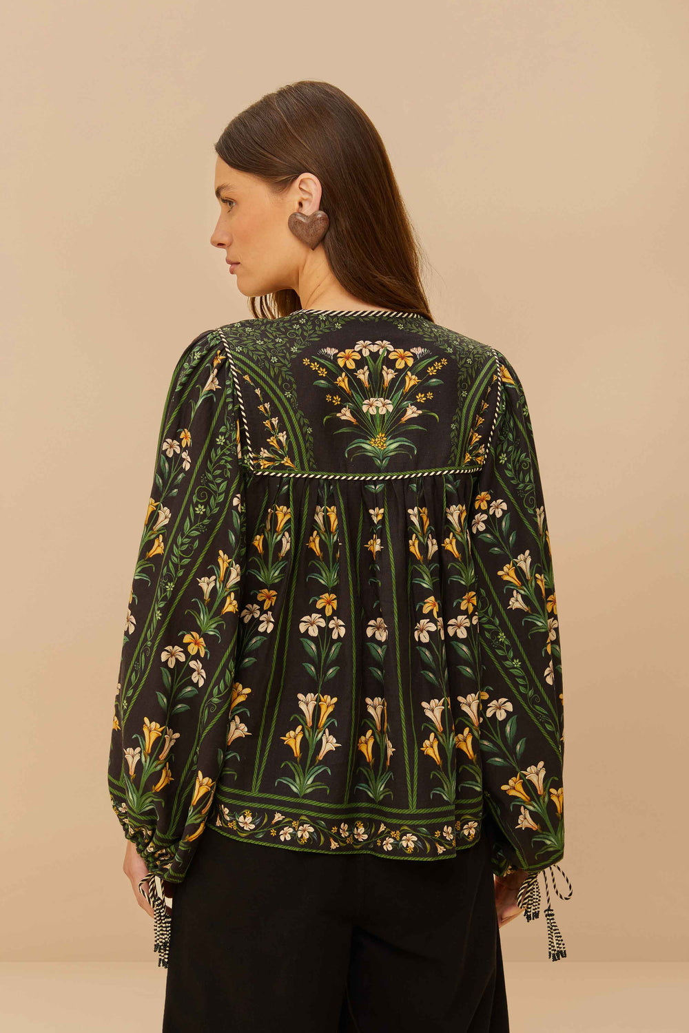 Black Flowers Arch LENZING™ ECOVERO™ Euroflax™ Blouse – FARM Rio