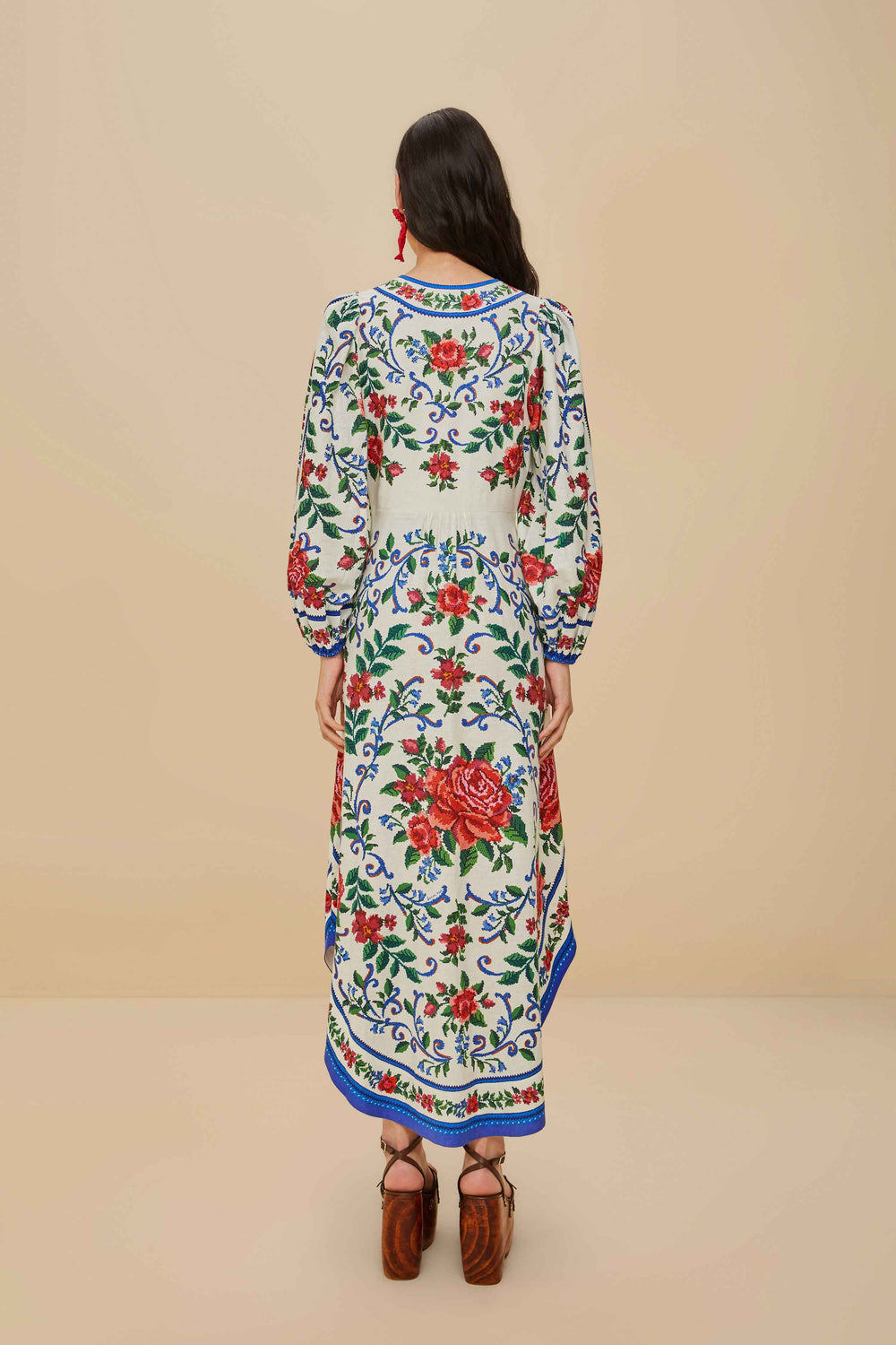 Off-White Flower Tapestry LENZING™ ECOVERO™ Euroflax™ Maxi Dress – FARM Rio