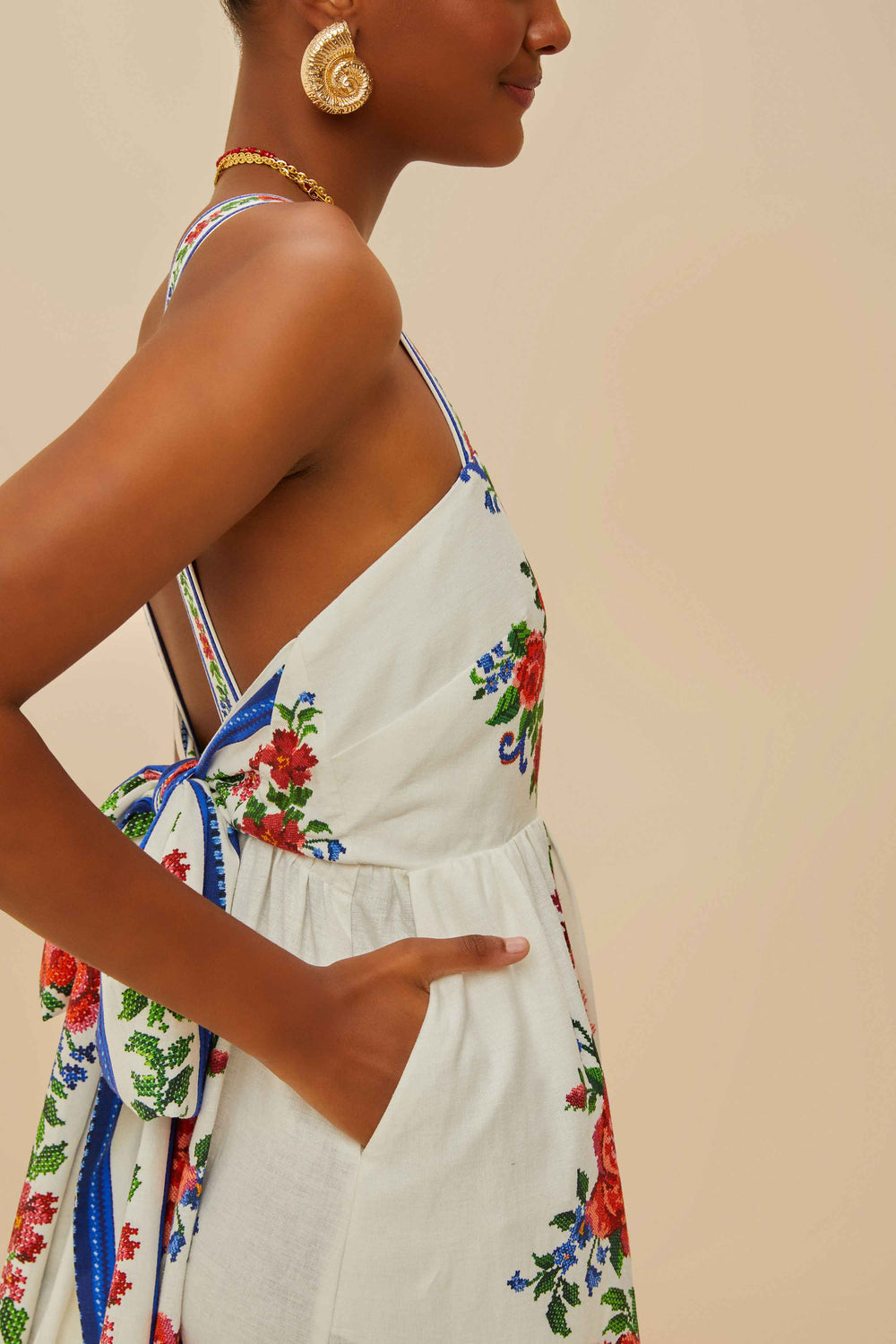 Off-White Flower Tapestry LENZING™ ECOVERO™ Euroflax™ Maxi Dress – FARM Rio