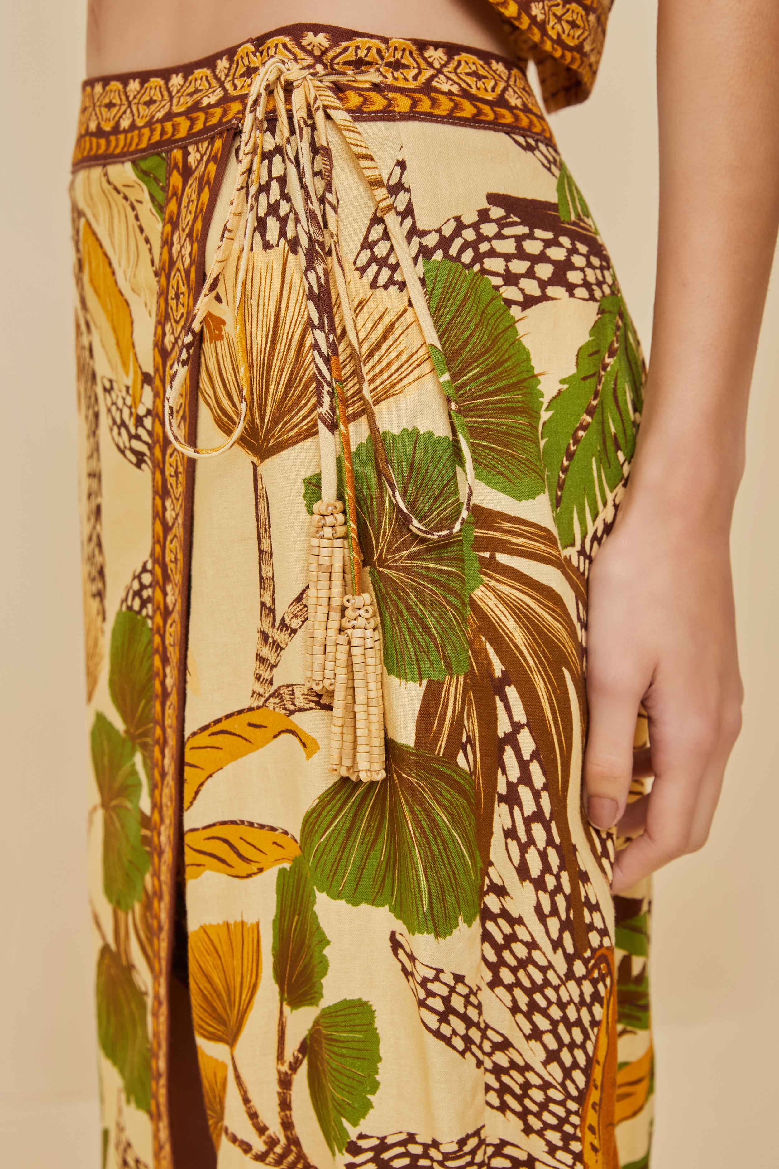 Sand Foliage Sketch LENZING™ ECOVERO™ Euroflax™ Midi Skirt – FARM Rio