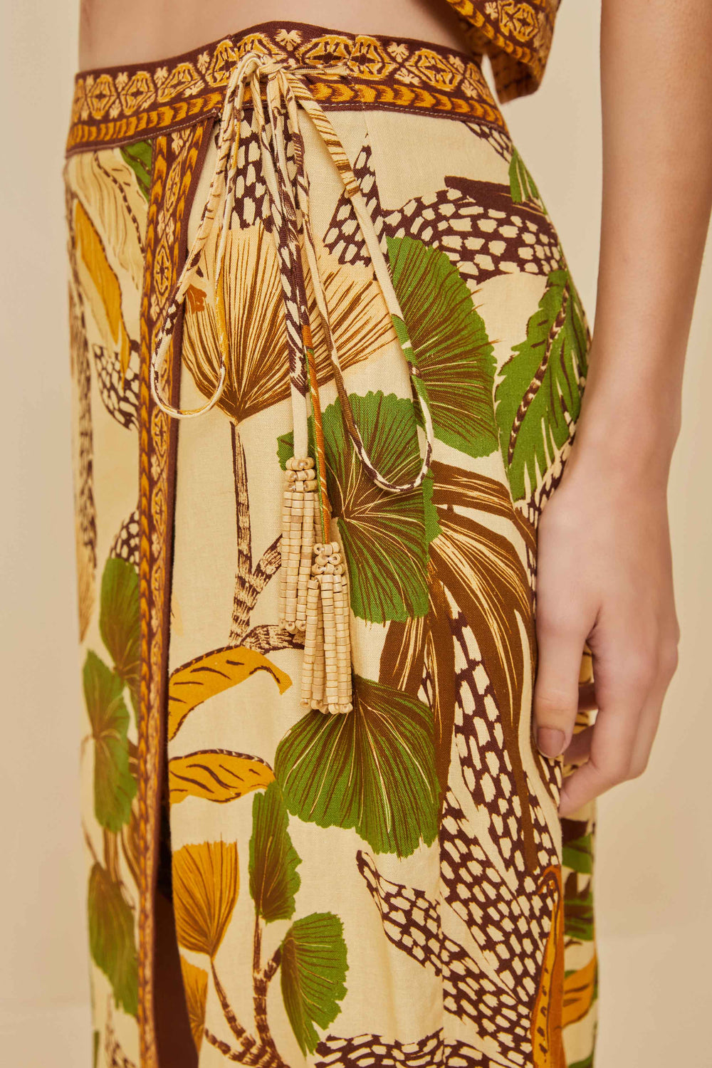 Sand Foliage Sketch LENZING™ ECOVERO™ Euroflax™ Midi Skirt – FARM Rio