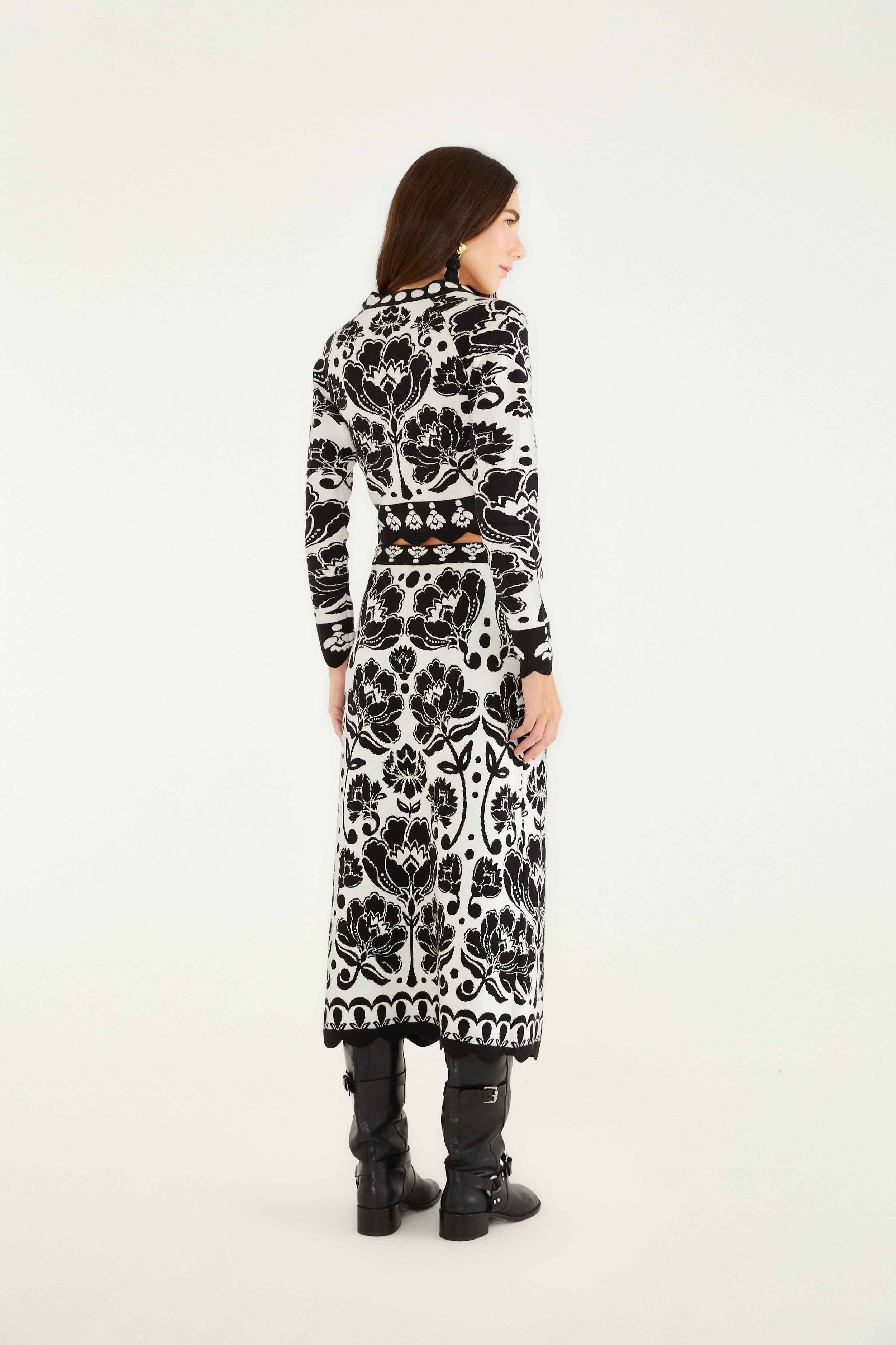 Black & White Floral Arabesque Knit Skirt